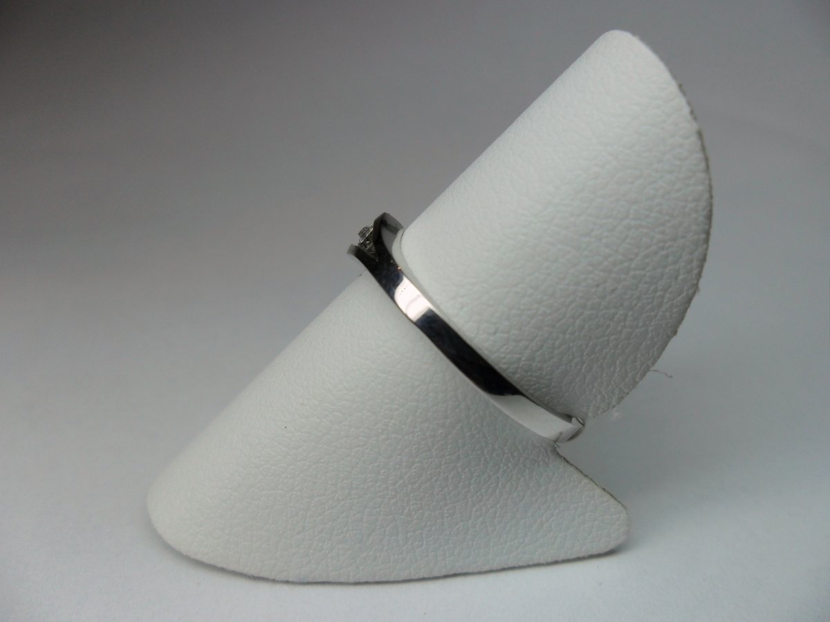 V-Spleet Ring Witgoud 0.08 crt.